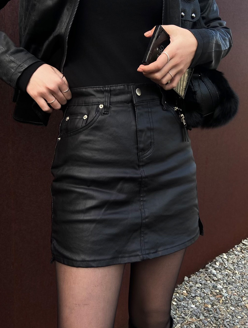 leather zipped skirt