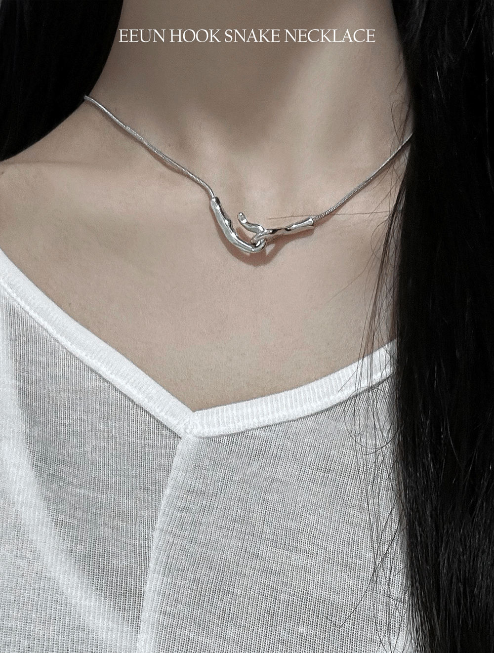 Hook snake necklace